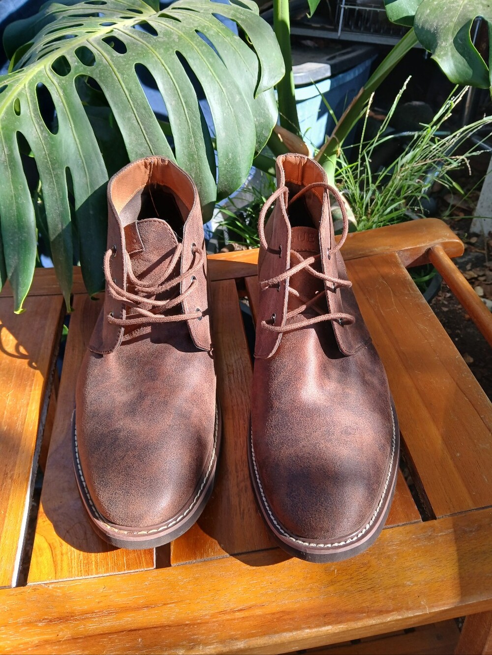 New Never Worn Men's Guess Chukka Boots